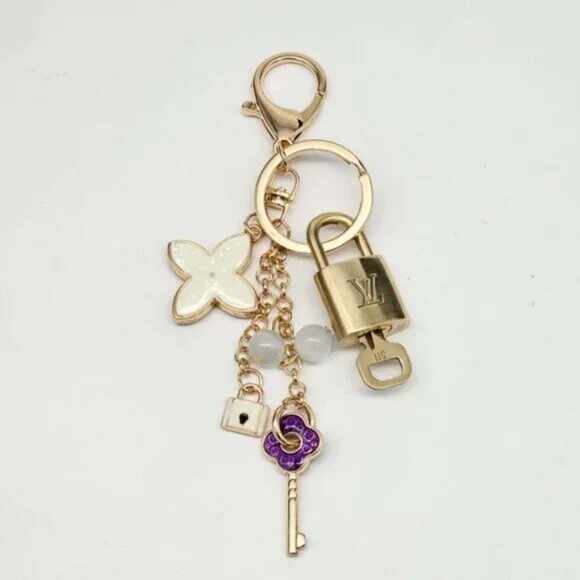 Authentic Louis Vuitton Lock & Key with unbranded Clover Flower Bag Charm 100525 - Picture 1 of 6